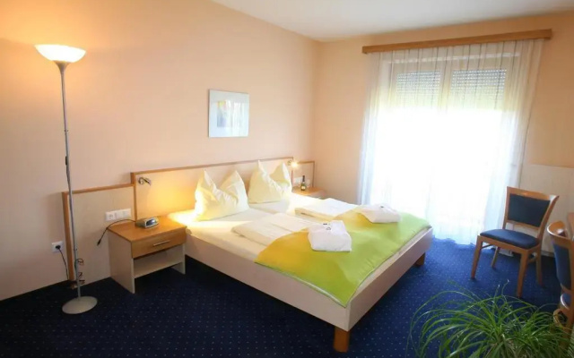 Golfblick - Zimmer & Apartments