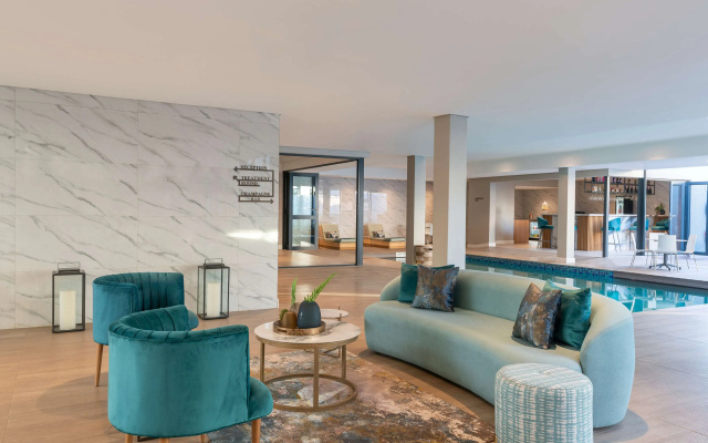 Radisson Hotel and Convention Centre OR Tambo Airport