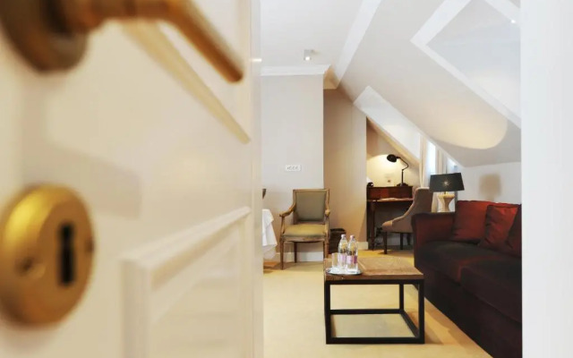 Lesar Hotel Angel