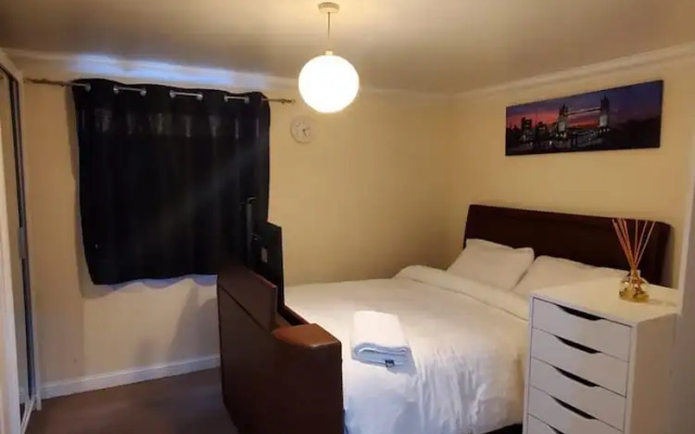 Lovely 2 Bed Apartment in East London