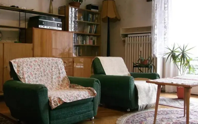Retro Flat