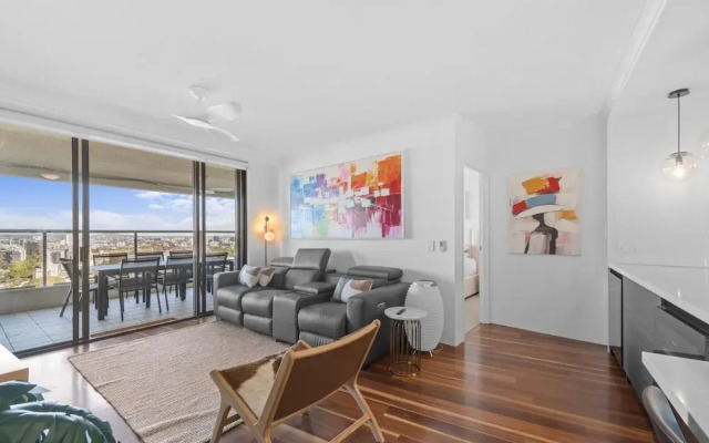 Stylish Brisbane City Stay With Bbq, Pool & Gym