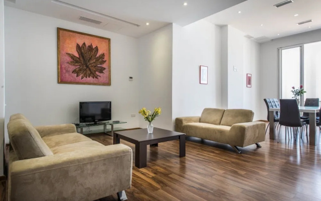 Charming Seafront Apartment, Perfect for Families