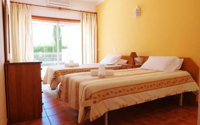 Cardeira Holiday Apartments