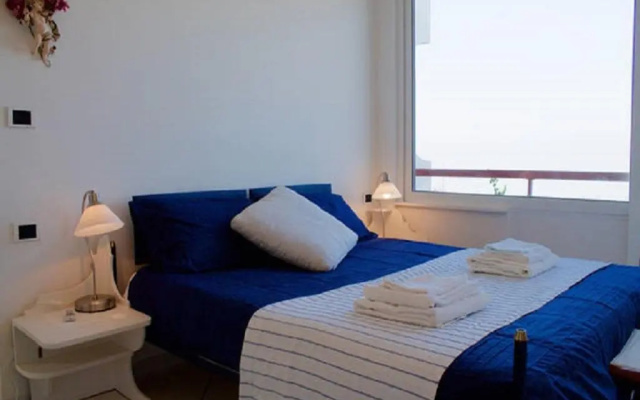 Sun, casa sul mare