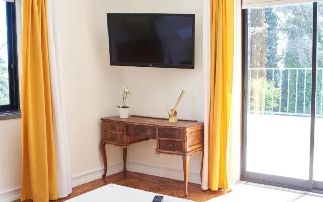 Cascais Cool Hostel Suites & Pool