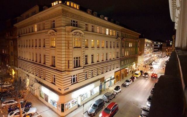 Апартаменты Vienna Residence Spacious & Tasteful Apartment in the 3rd District Вена вид на фасад