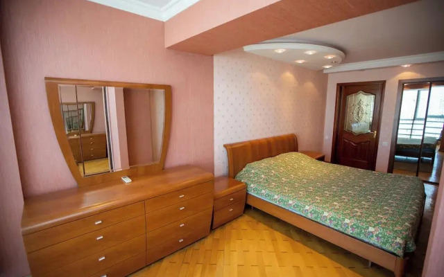 Dondar Apartment Formula 1 view