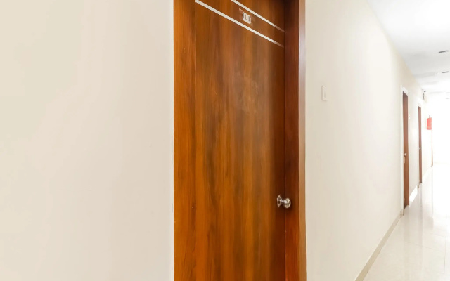OYO 68894 Bommarillu Residency