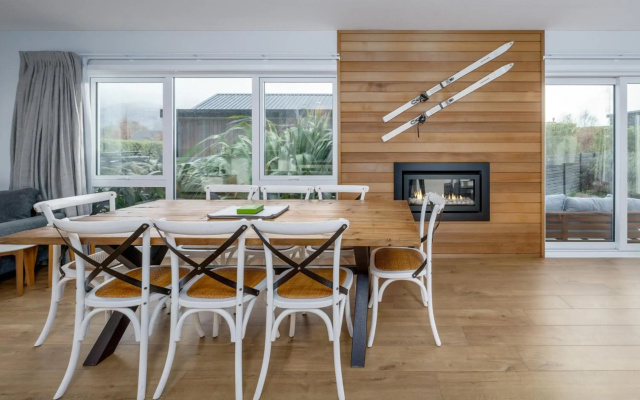 Kirimoko Retreat - Wanaka Holiday Home