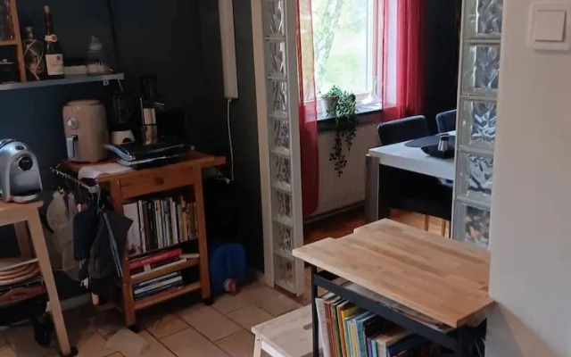 Room-room in Apartment Within Walking di