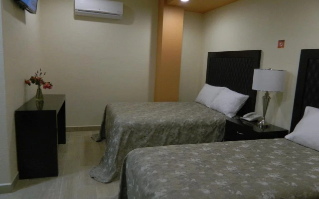 Hotel Plaza Bernal
