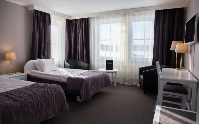 Grand Arctic Hotel