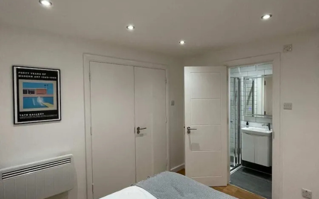 Stunning 3BD Maisonette W/balcony - Old Street!