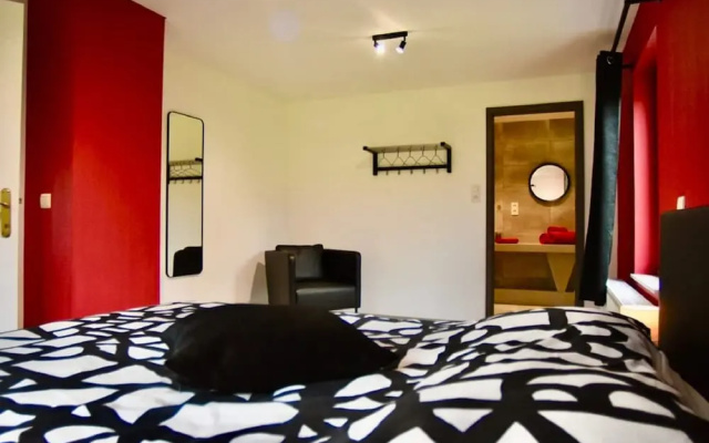 Tranquil Holiday Home in Manhay with Hot Tub near Ski Area