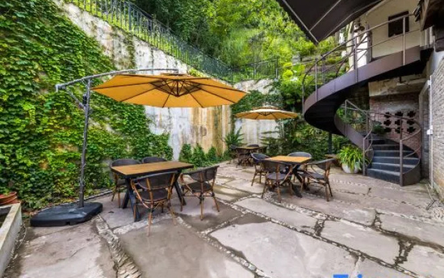 Shanjian Dieyuan B&B (Chongqing Nanshan Yihuali Night View Park Branch)
