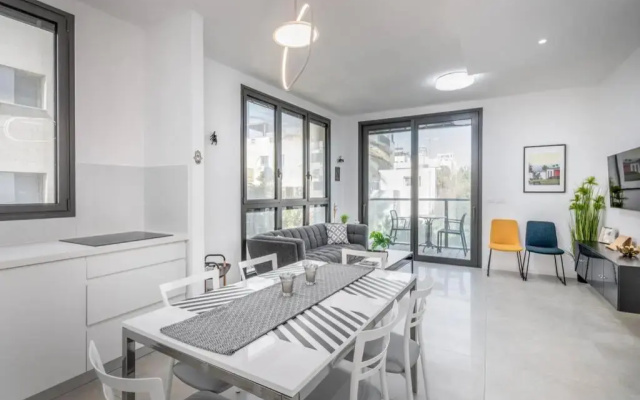 Kerem Hateimanim Area-3 BR with Balcony