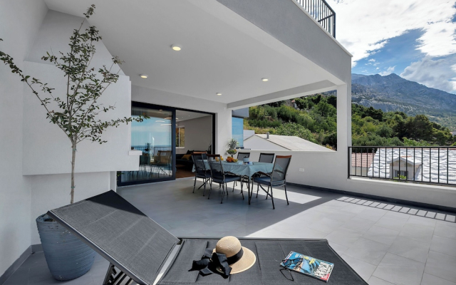 Villa Roof Pool