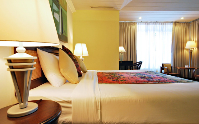 Baan Bayan Beachfront Hotel