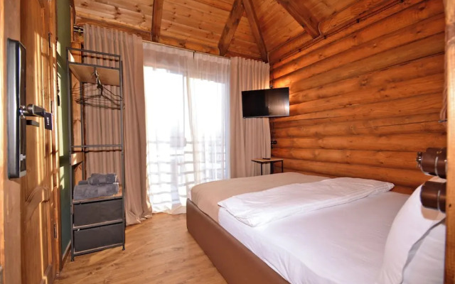 Wooden Villa with pool and sauna