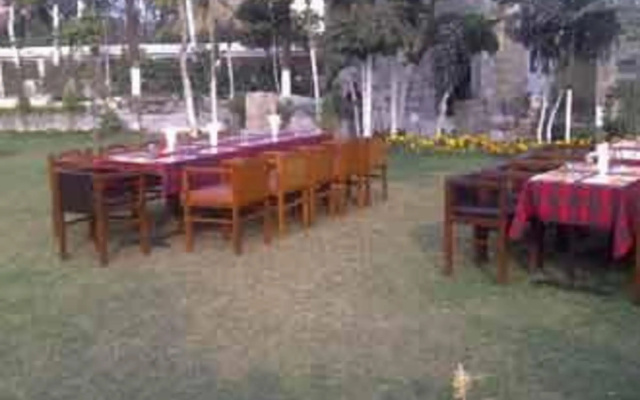 Sonar Bangla's Motel Midway