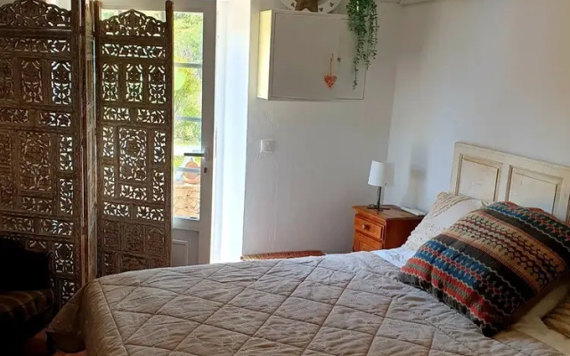 Restored 2 Bedroom Farmhouse - Aircon Wifi Plunge Pool