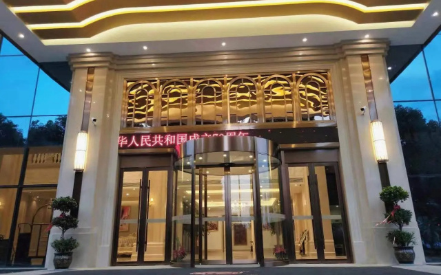Vienna Hotel (Qujing High Speed Railway Station Wuguanyi Center)