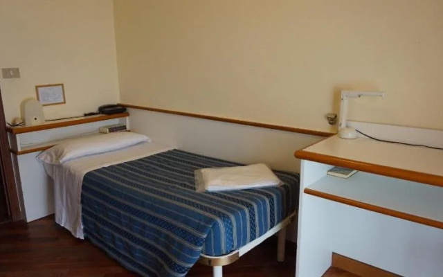 Hotel Tritone