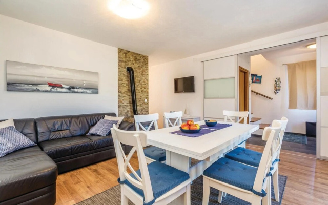 Awesome Home in Kras With Wifi and 2 Bedrooms