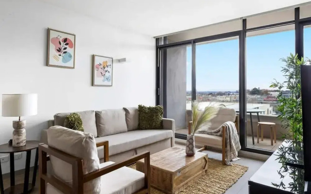 A Lux 2BR Apt Next to Melbourne Uni, Free Parking