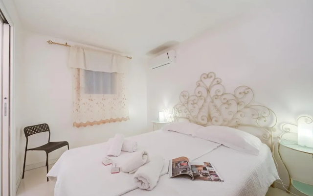 Casa Oleandri Shared Pool And Lake View