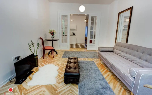 Class Vintage Apartment