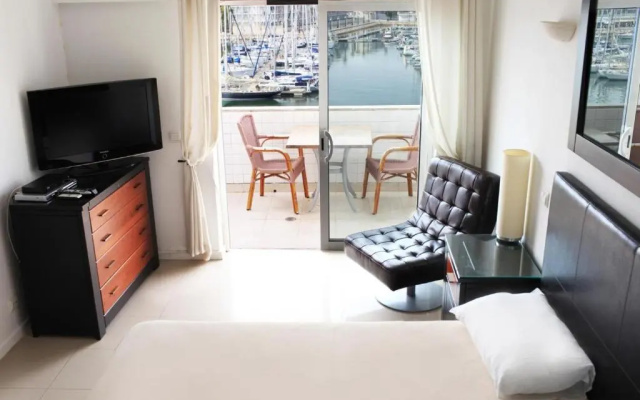 Central Lagos apt With Marina Views Near Beaches
