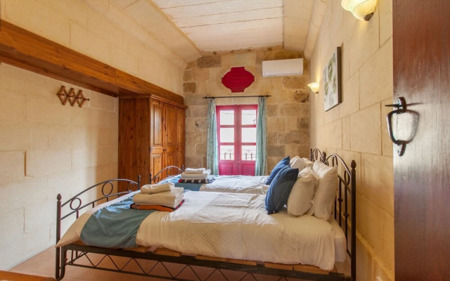 Gozitan Farmhouse Pool and Jacuzzi - PP 2