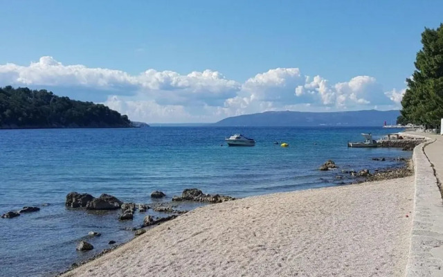 Sea View Vacation Apartment in Cres