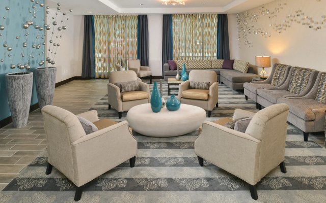 Hampton Inn & Suites Des Moines Downtown