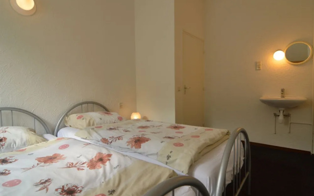 Snug Apartment in Schin op Geul Near Public Pool