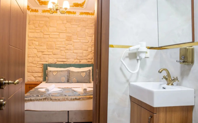 Sayina Hotel