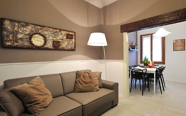 Venice Grand Canal Style Apartment 0