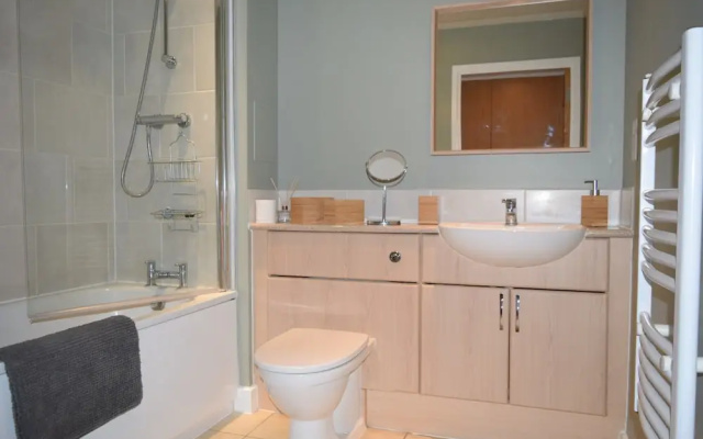Modern 1 Bedroom Flat With Roof Terrace