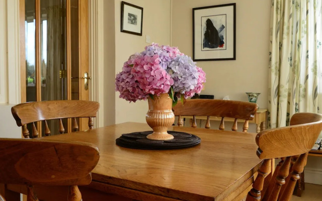4-bed Cottage in Co. Galway 5 Minutes From Beach