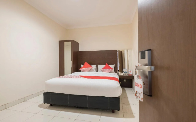 OYO 317 New Legend Hotel