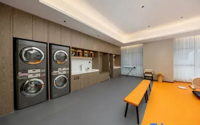 Vienna International Hotel (Chengdu Cibo City Huaxi Tianfu Hospital)