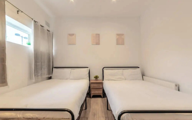Central - Stay 4 - Parking - Wifi - Near Transport