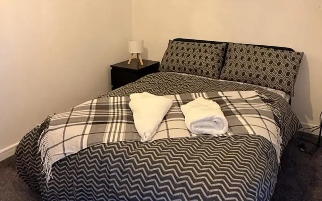 2 Bed - Sleeps 6 - Free Parking