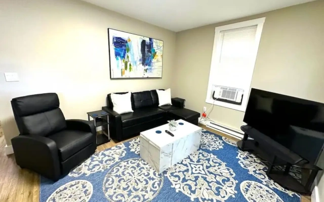 Cozy Unit King bed Laundry