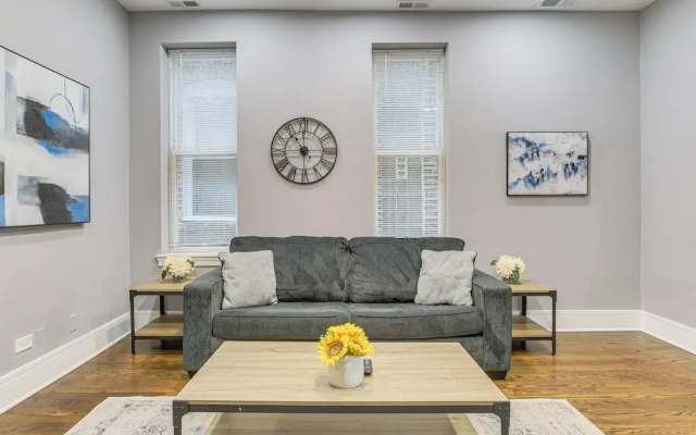 5 Mi to Dtwn: Ukrainian Village Apartment!