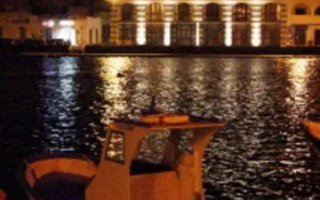 Yacht Marina Hotel