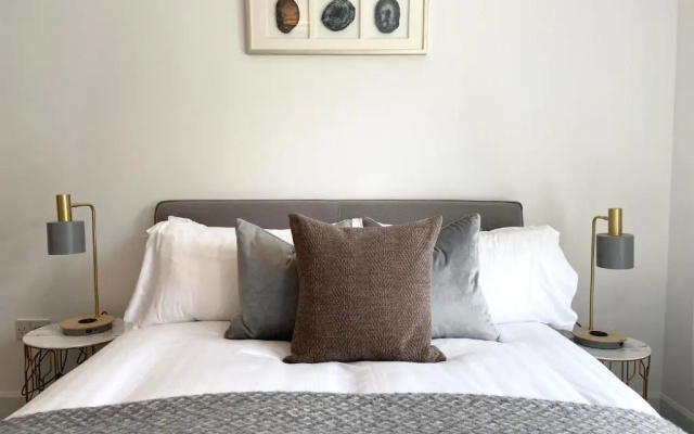 High Street Stylish City Centre Apartment, 2 Bed