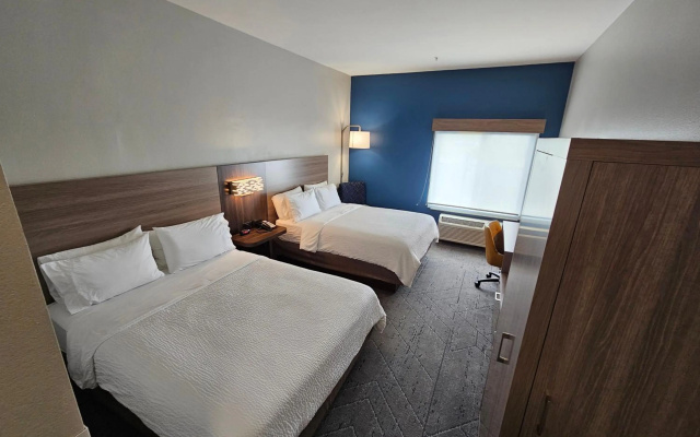 Holiday Inn Express Hotel & Suites Cincinnati-Blue Ash by IHG